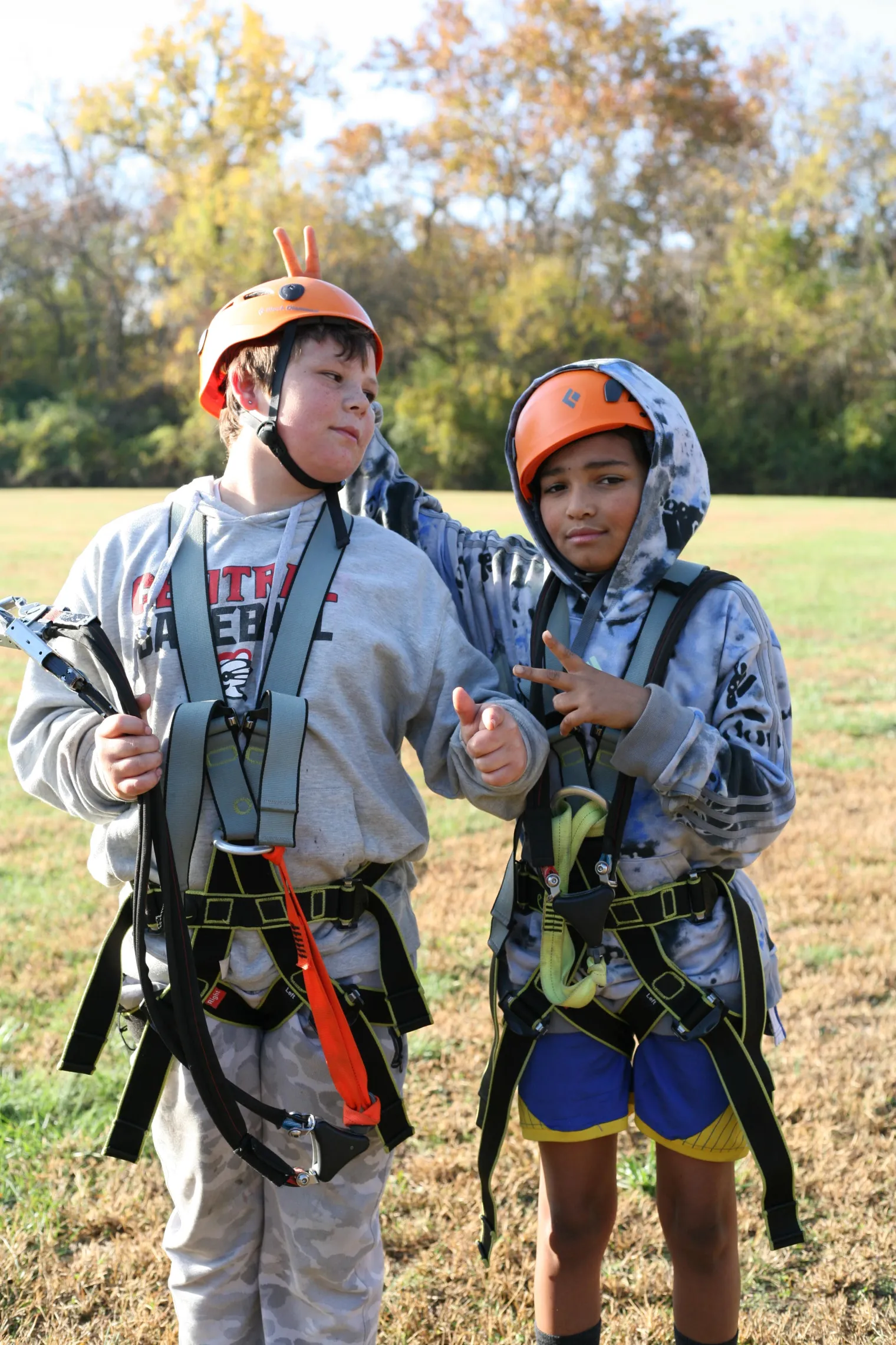 2 kids at ropes course